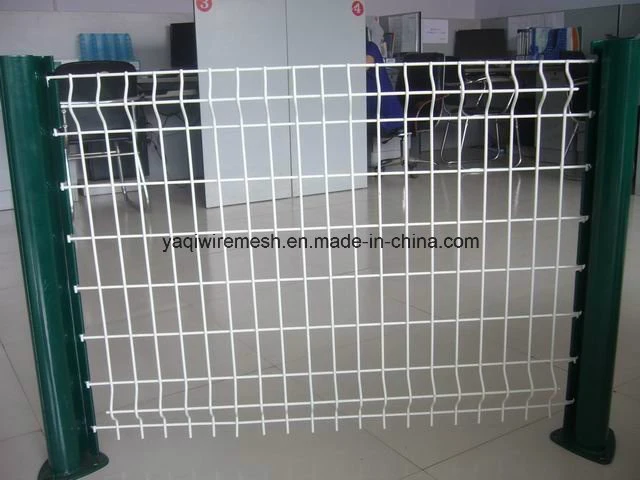 5.0mm PVC Coated Security Wire Mesh Fence Euro Fence with Peach Square Post